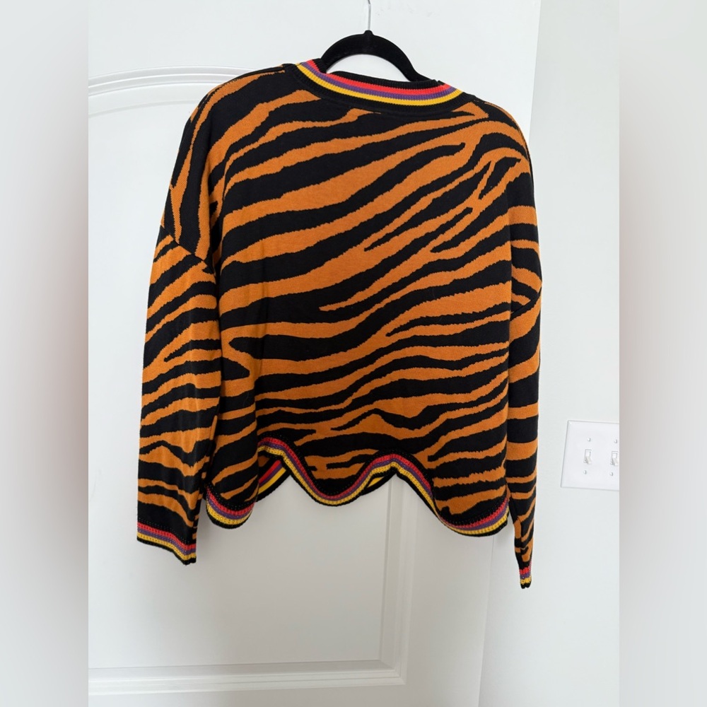QOS Wavy Tiger Top - Picture 4 of 5